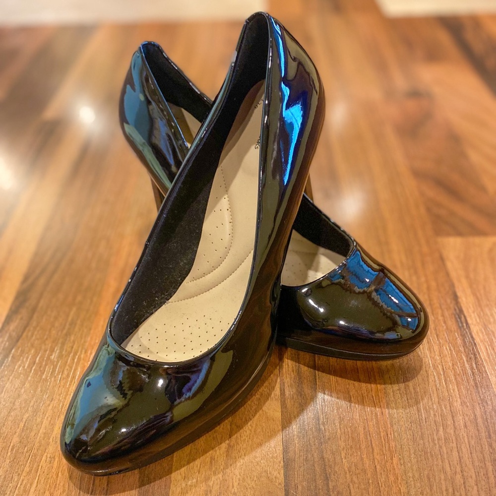 CLARKS- Shiny Black Pumps, Size 9.5